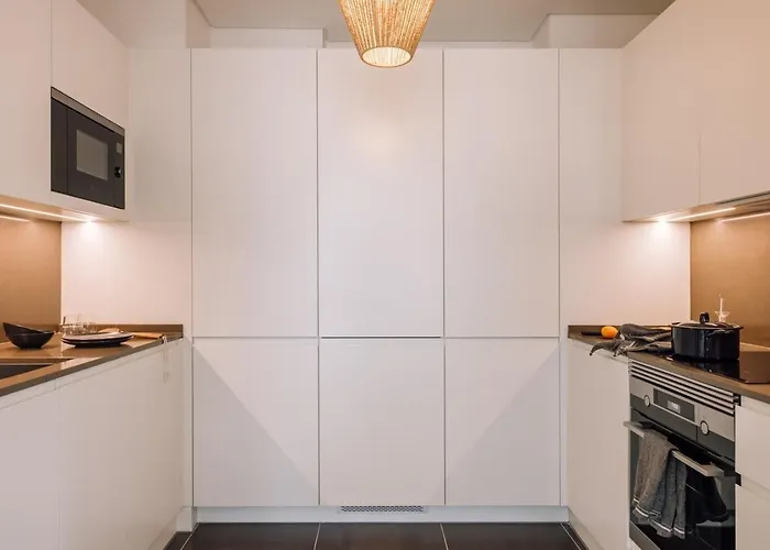 Telmest - 2 Bedrooms, Balcony In Santo Antonio Lisbon